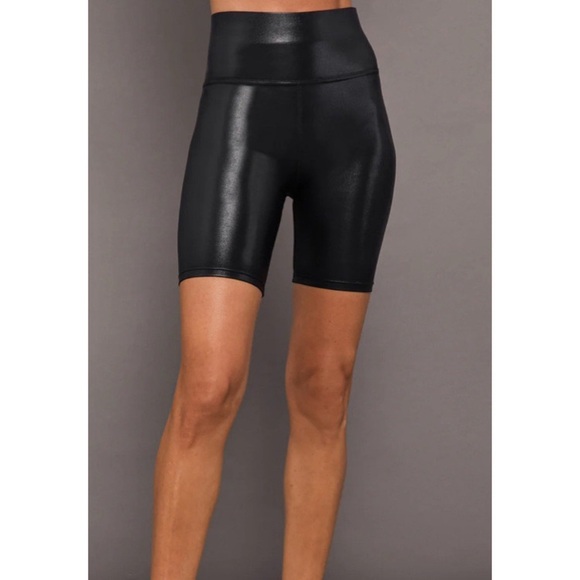 Carbon38 | high rise biker short in Takara shine - Picture 1 of 4